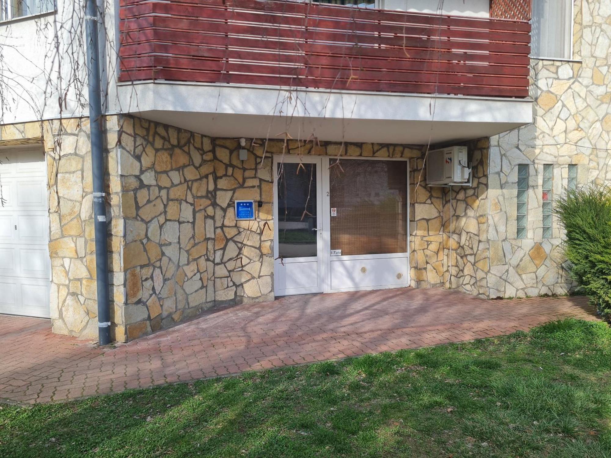 Csever Apartman タタ エクステリア 写真